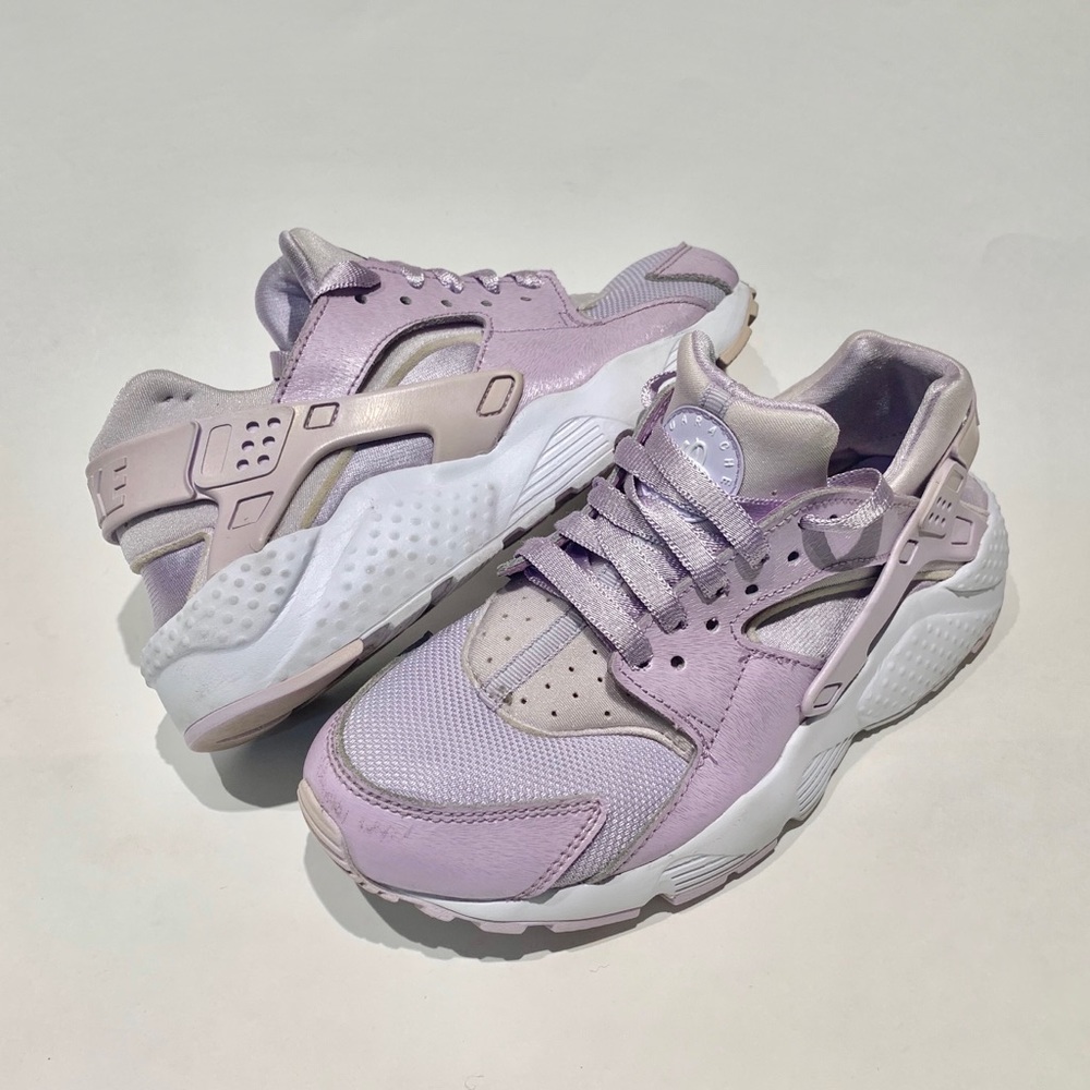 NIKE HUARACHE RUN Lavender Sneakers
